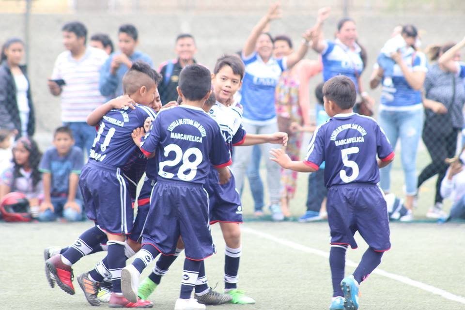 Campeón de la Sub 8 de Creciendo con el Fútbol en suspenso