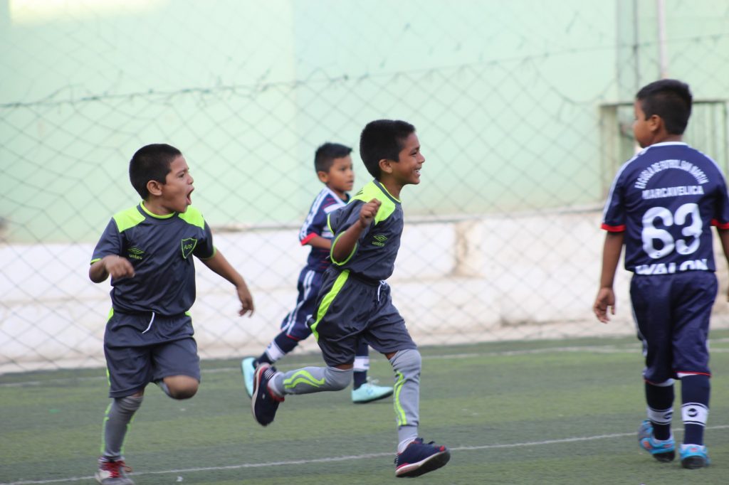 Academia Provincial Sullana y Peruanitos son los finalistas de la Sub 6