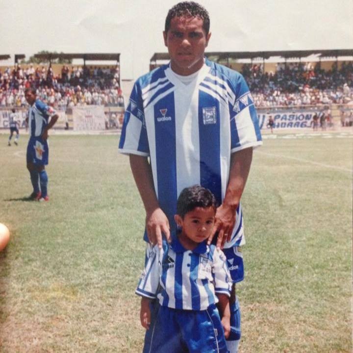 Pedro García, el pequeño que levantaba de los asientes a los hinchas churres.