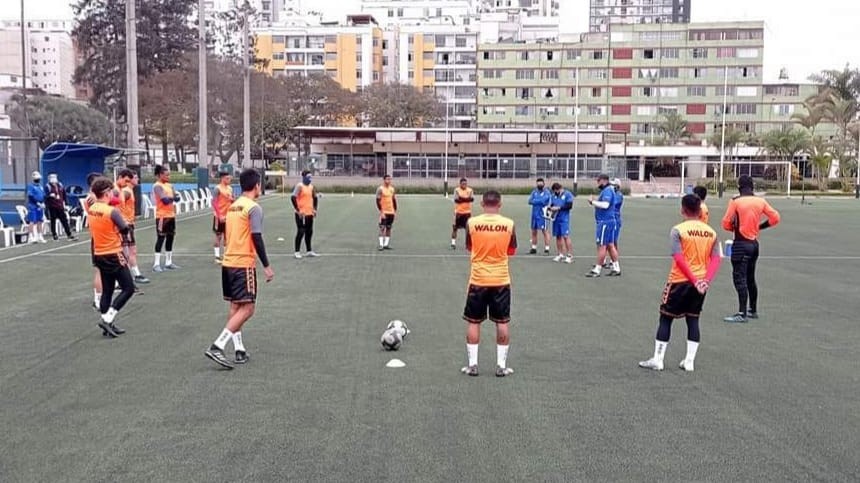 Arquero uruguayo se sumó a los entrenamientos de los churres