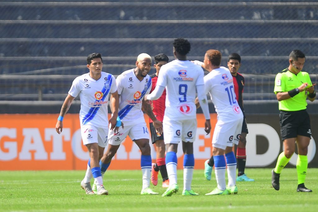 Ariano Azmahar regresó al Perú