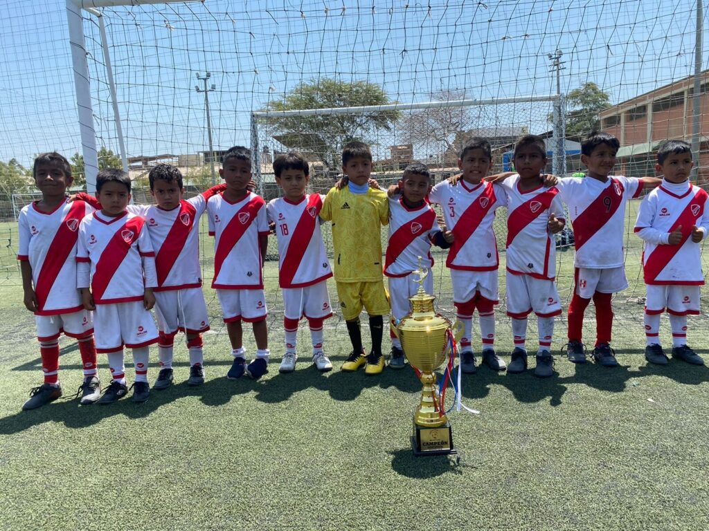 Peruanitos es el campeón departamental de la Sub 6