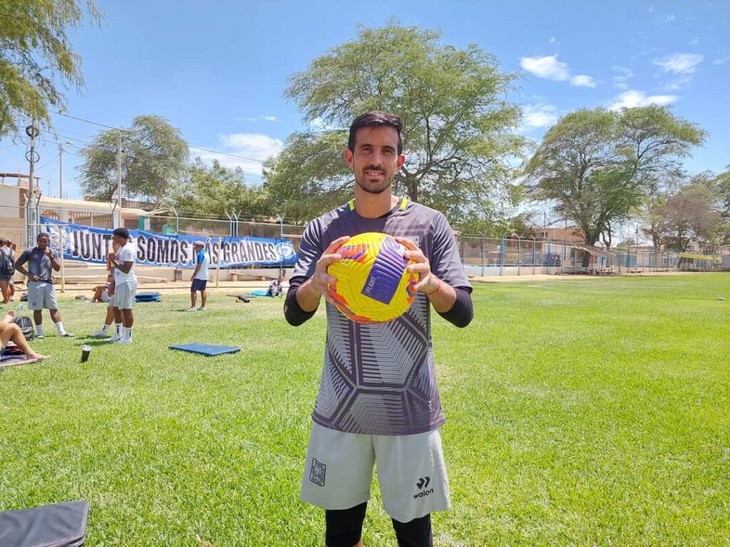 Realizó inferiores en Peñarol y ahora será el 1 de los churres.
