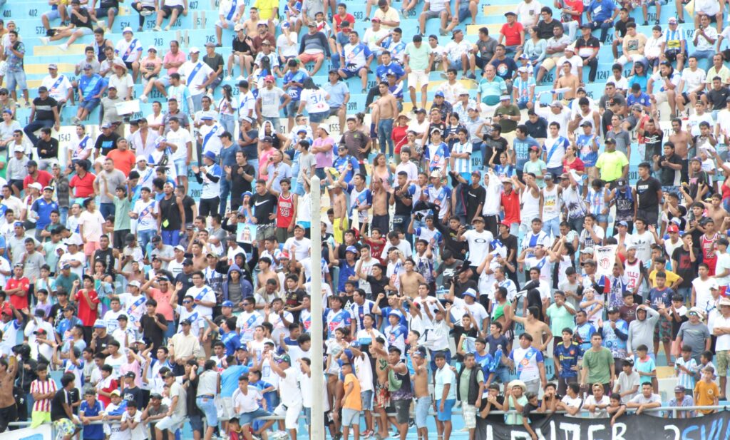 Churres se despiden ante Municipal con sus hinchas