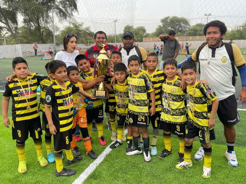 Los Leones rugieron en Piura y son los campeones departamental de la Sub 8.
