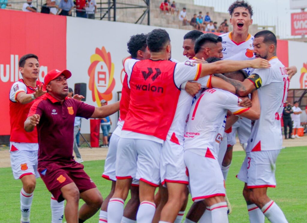 En el debut de Vásquez, los albos ganan al Unión Comercio al final del partido.