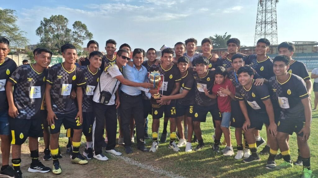 Leones rugió en la final y ya está en Primera División de Sullana.