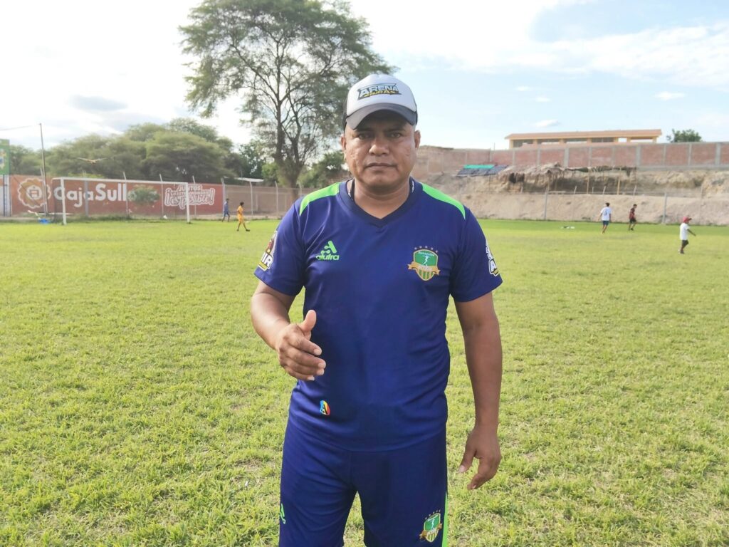 Luis Valladolid, el técnico que busca la gloria con el Defensor Marcavelica.